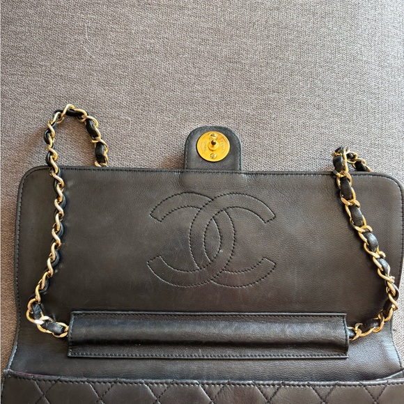 Authentic CHANEL black lambskin gold hardware quilted bag - Picture 9 of 16